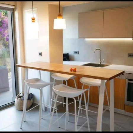 Riviera Seafront Balcony Holiday home *